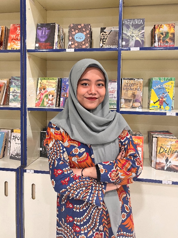 Nur Warninda Dewi, S.Sn.